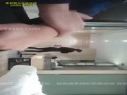 胖哥2800元酒店约啪身材匀称性感的大学美女,妹子还有点害羞躲闪,换上情趣服狠狠爆插,最后趁美女不注意内射了.国语!