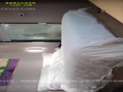 年轻漂亮的性感小美女偶尔出来援交,不料却碰到位混社会又特别能操的纹身哥,从后操时太长了痛的美女直求饶,还继续干!