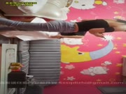 一字肩漏乳装极品大奶美女酒店被长屌男激烈爆插,苦苦哀求求饶太大了,我不行了,要被你操死了!