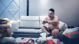 仲达寻花大神赵总约网红外围妹，妹纸太骚来劲加钟继续，蹲着埋头深喉口交