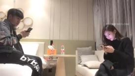 “你还敢再漂亮性感点吗？”宝哥高价约 了位极品高颜值大美女,扒衣抽插,各种体位干