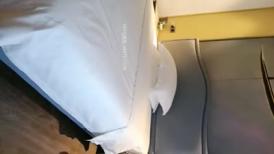 剧情演绎酒店800块找女技师上门，7号技师为你服务，毒龙，顶肛，舔脚趾，包臀裙大长腿，翘起屁股猛操