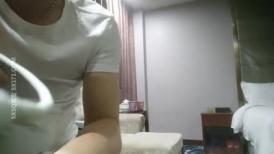 龙十三声音很好听长裙温柔妹子，喜欢先调情再洗澡，扣逼水声哗哗张开双腿舔逼，黑入被操的啊啊叫好喜欢