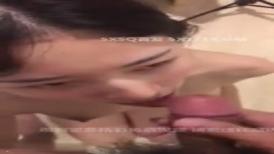 航空小姐姐，大神的私下小母狗，被调教‘如何口爆，吃进去不要咽，然后吐出来