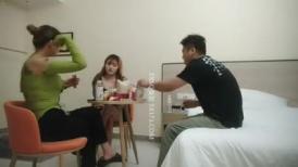 新人探花431 双飞小发㾿的姐妹花物美价廉一人250双飞500平民的最佳皇帝选择