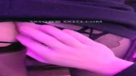 最新骚货浪女【AVOVE】包厢里直接沙发上直接干炮，听着DJ蹦逼 白浊的精液流了一逼