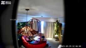 最新流出的情趣酒店摄像头偷拍情侣做爱 在这酷刑房里做爱别有一番滋味 年轻人真会玩 黑