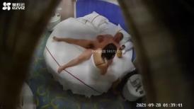九月最新流出【萤石云酒店偷拍】大圆床主题❤️光头猛男哥午夜偷情白嫩小姨.