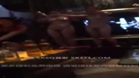 大佬过生日 请包房里的小姐们洗啤酒浴 这下子爽歪歪了