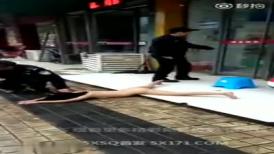 新事件 东北女孩裸体在大街上 说她在睡觉 真逗