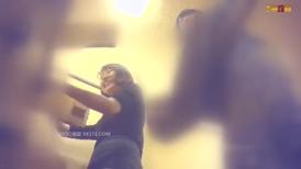 10月新出温泉洗浴中心女宾换衣室内部真实偸拍几位年纪轻轻的嫩妹脱衣服边