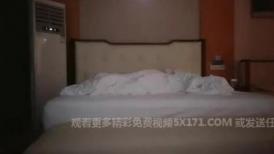 换妻探花两对夫妻开房玩4P 巨乳少妇吸吮奶头69姿势舔逼扣穴