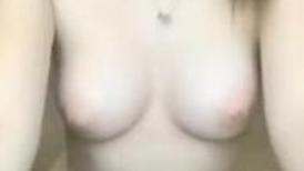 第一美乳超白嫩奶子乳晕多是粉的 和小男友激情收费房  口活很棒特写深喉  灰丝大屁股爆操小穴