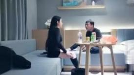 高质量高端外围小妖精骚货，太漂亮了 是小哥喜欢的类型，妖艳丰满身材大奶子，小哥全程