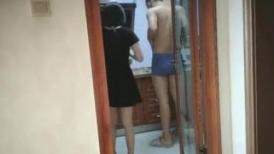 【清纯少妇致命诱惑】，门票118，30岁良家，幸福甜蜜的小夫妻，做饭间隙调情啪啪，近距离特写，干完开饭