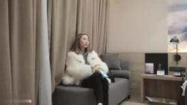 小胖哥约操娇小时尚兼职外围妹子  喜欢边舌吻边扣穴  骑在身上扭动细腰