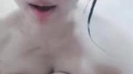 高颜值性感萝莉女神激情大秀 全程露脸性感的奶子好翘真迷人 洗完澡陪狼友嗨 诱惑舞蹈勾引起最