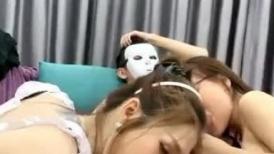 越南约妹新来个长腿眼镜妹面具男双飞淫乱大战，女仆装网袜口交大屌，坐上来套弄操完一个再换另一个