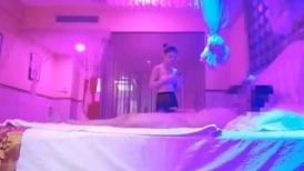 在情趣酒店和妹子卫生间玩耍好久 换上黑丝翻云覆雨 软软风情舔吸顺从太让人欲望沸腾了啪啪冲击疯狂输出【水印】
