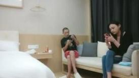 无敌清纯美少女  难得的本人比照片还漂亮的外围女神  小哥哥太猛了  迟迟不缴枪 妹子一脸嫌弃