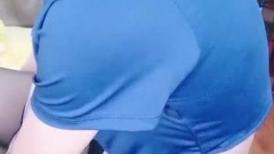 清纯乖巧小虎牙萌妹 ，新到空姐制服套装 ，开档黑丝高跟鞋 ，和小男友激情啪啪 ，骑乘爆插粉穴美臀