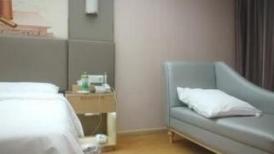 《用利抽插》高品质探花，深夜再约极品萌妹，扒掉衣服大奶子，骑乘爆插多毛骚穴，爽的受不了浪叫