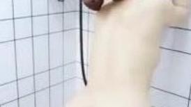 初恋般的感觉  超清纯完美身材女神  浴室湿身诱惑  半脱下内裤打湿屁