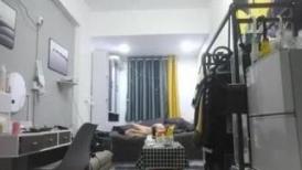 【麻辣王子】，情场浪子，良家收割机，一晚三炮，跪在椅子上后入，小妹妹被彻底征服，观赏性极佳，强烈推荐