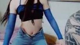 【极品瑜伽教练】，牛仔裤女神，只脱一般裤子是不是更有感觉？肤白貌美，再配上高跟鞋，无套啪啪，香艳刺激