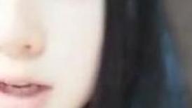 不愧是练过舞蹈的，18岁的超级卡哇伊可爱萝莉 一丝不苟的一字马造型，想舔她下面的冲动