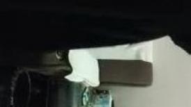 【探花小老弟】，小伙大战熟女人妻，急不可耐衣服都不来不及脱完，扑倒在床上开始插入，骚妇也是饥渴得很一直浪叫