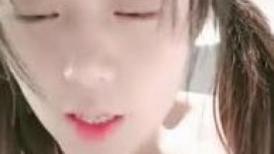 近日刚播无敌清纯18学生猛妹  放假和闺蜜约炮友操逼 自己手指扣穴 炮友