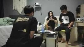 【专约老阿姨】，40岁漂亮人妻，极品大胸，骚气逼人，大胸弹力十足，聊天洗澡打炮，又赚钱又享受这趟值了