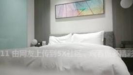 【利哥探花】，200网约丸子头美少妇，美乳长腿，黑丝情趣，观音坐莲，后入，各种姿势展示完美性爱细节