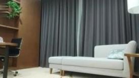【子轩极品探花】新晋老哥今日首秀 粉衣甜美系小妹 新视角沙发上操 换上睡衣