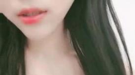 两个极品萝莉的性生活，全程露脸激情大秀跟小哥玩双飞，无毛白虎逼清纯马尾辫，给大哥口交大鸡巴让大哥轮草