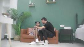 【乡村寻花】，出道以来颜值最高的一场，极品00后萌妹子，乖巧听话，沙发啪啪，尽享青春胴体的美好