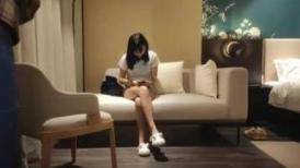 【加钱哥加钱哥】，3000网约大圈外围女神，175cm，22岁，极品大长腿，胖子大展神威，高潮不断精彩