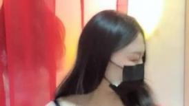 巨乳奶妈和白浆少妇激情大秀直播，轻纱胀里的风骚女非常诱惑，揉奶摸逼撞骚臀好刺激，挤奶水给狼友喝别错过