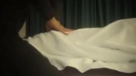 【女子保健】，原推油少年，最近每次来的都能操，32岁良家少妇，粉嫩穴肉水多，对白精彩有趣必看