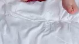 又大又软奶子撩下内裤一顿揉，深喉口交奶子夹屌乳交，第一视角抽插嫩穴，骑乘