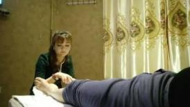 探花替天行道哥足療按摩店現場直播勾搭個豐滿熟女技師帶回酒店啪啪 互舔調情騎乘69擡腿正入抽插幹得直叫求饒 對白清晰