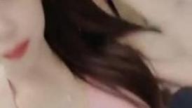 气质女友完美露脸模特身材自慰，搔首弄姿，掰开特写粉色蝴蝶逼
