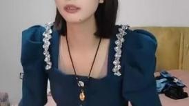 【极品大骚逼】，180cm的长腿妹妹，00后，纯欲天花板，粉嘟嘟的胴体，场场人气登顶，都被这小骚货吸引住了