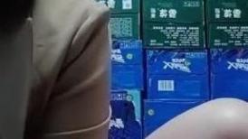 【姐是小少妇】，坐标长沙，凌晨超市露出，坐在百岁山箱子上自慰，啤酒瓶插逼，姐姐您真是高手！！！