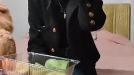 【极品大骚逼】，乍一看有几分像杨幂，180cm的长腿妹妹，已经被干的精疲力尽