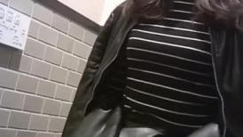 三月专业盗站最新流出奶茶店女厕正面全景偷拍学妹尿尿帽子美眉一边看视频一边自慰摸了一手淫水