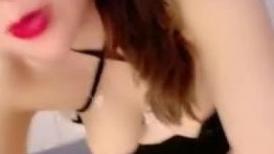 大奶骚女喜欢被爆菊，太骚了被爆的上瘾，吸吮大屌很享受，翘起美臀等待被操，主动骑乘上
