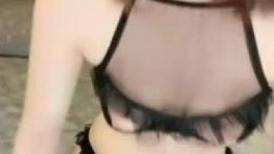 难得超粉美穴网红美女，今天炮友不在独秀，拨开内裤掰穴，无毛小穴嫩的出水，快来操我