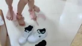 露脸娇妻，迷人的大爆乳，后入抱着操、站立实在是舒服，握着乳房！